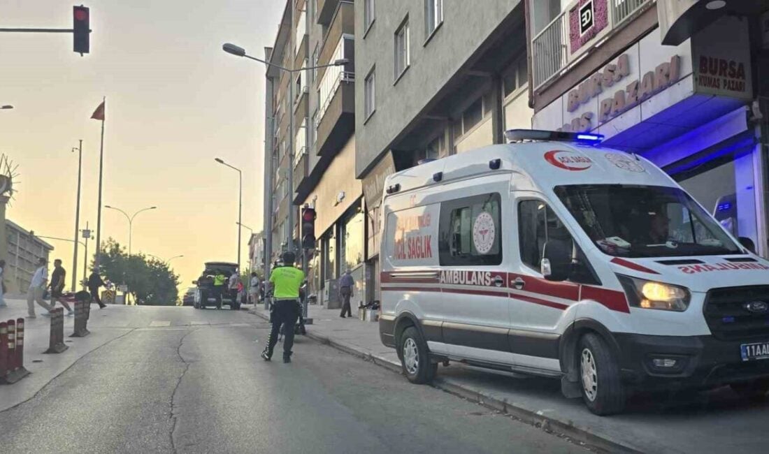 Bilecik'te Tevfik Bey Caddesi'nde iki motorlu bisikletin çarpışması sonucu J.A.A.