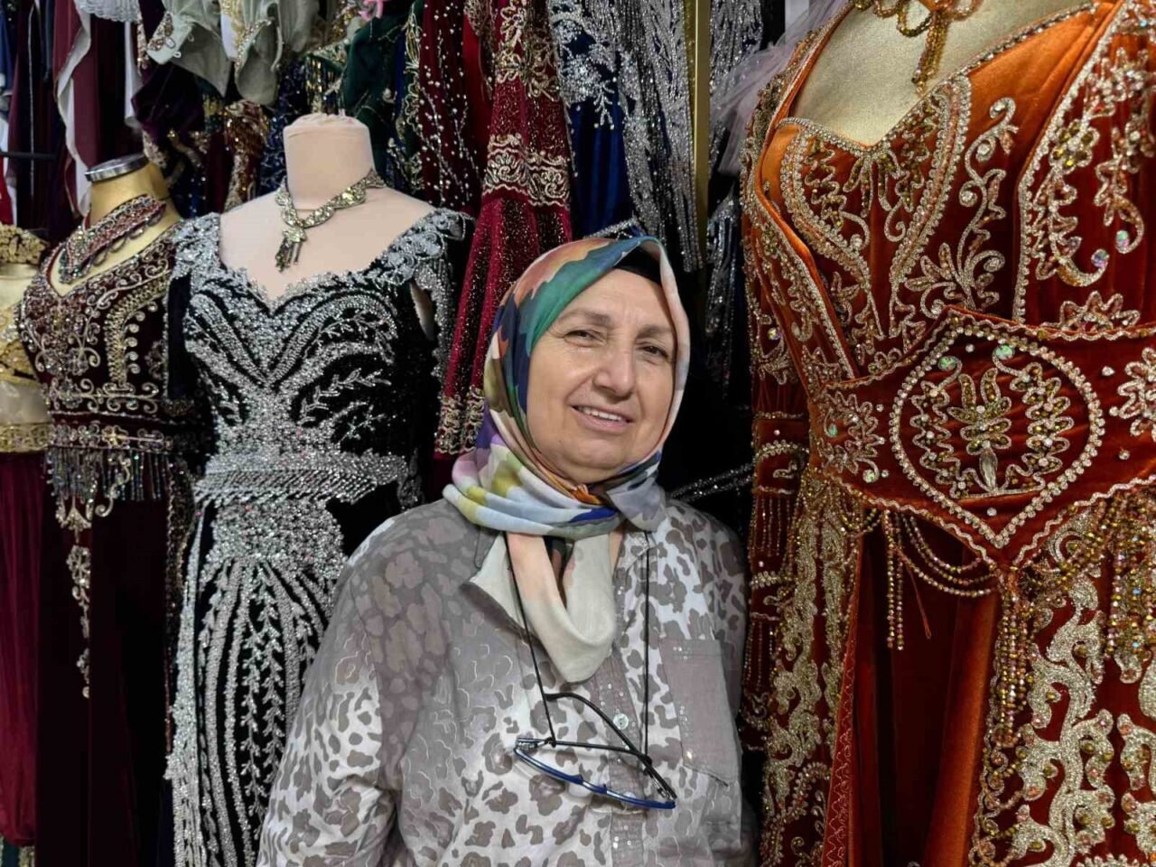 Eskişehir'de bindallı satışı yapan 69 yaşındaki Türkan Nazlıcan, düğünlerde tercih
