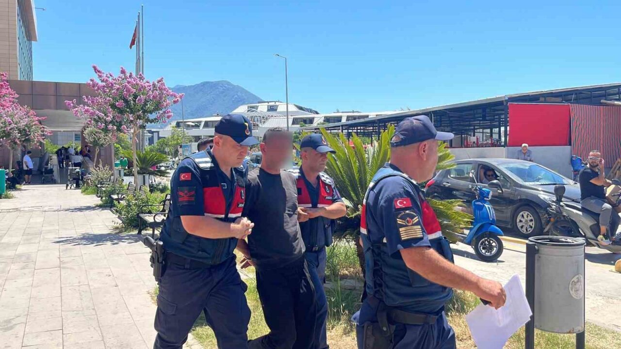 Alanya'da Huriye K. (44), eski eşi Murat K. (41) ile
