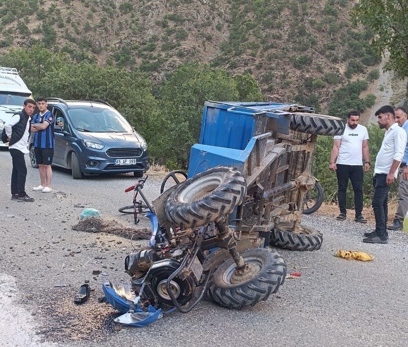 Bitlis'in Hizan ilçesinde Yığınkaya köyü yakınlarında devrilen "patpat" tarım aracı