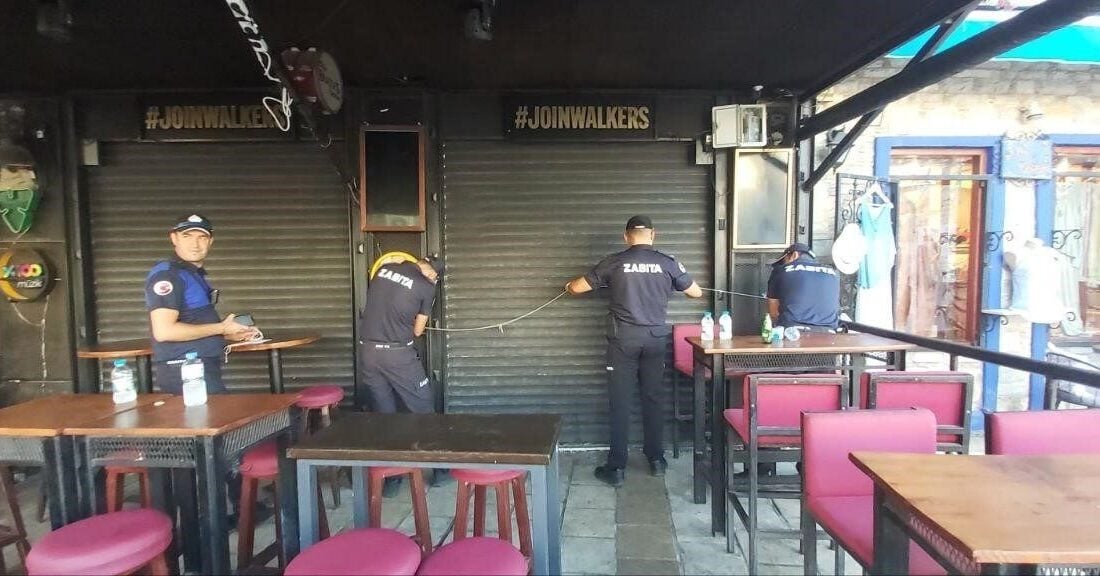 Bodrum'da zabıta ve polis ekipleri, hanutçuluk yaparak turistleri rahatsız eden