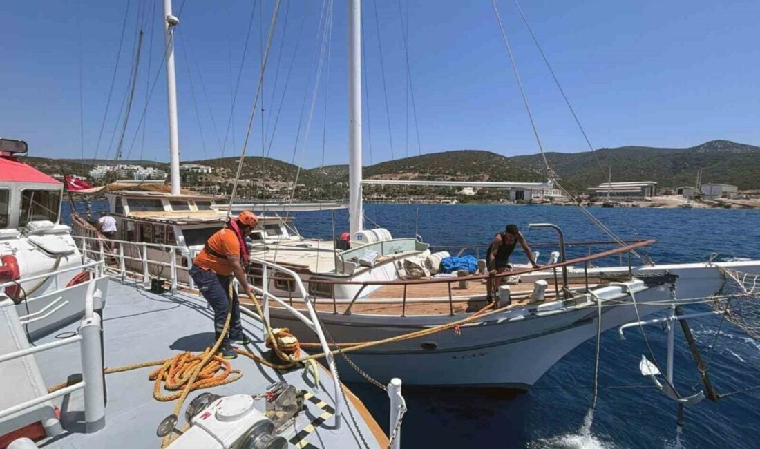 Muğla'nın Bodrum ilçesinde su almaya başlayan bir tekne, Kıyı Emniyet