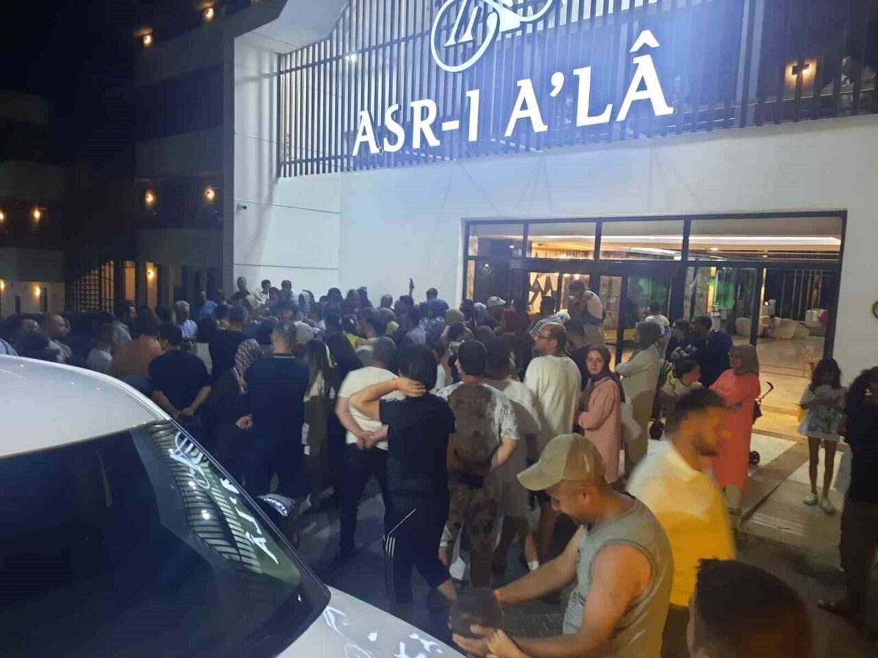 Bodrum'daki Akyarlar Mahallesi’ndeki bir otelde, yerli ve yabancı turistler tesisin