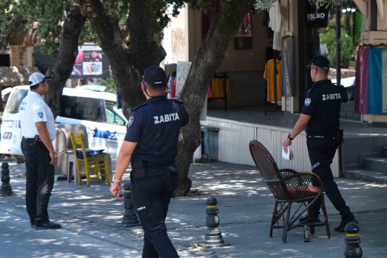 Bodrum Belediyesi Zabıta Müdürlüğü, Gümbet Mahallesi'nde işgaliyelere karşı denetimlerini sürdürdü.