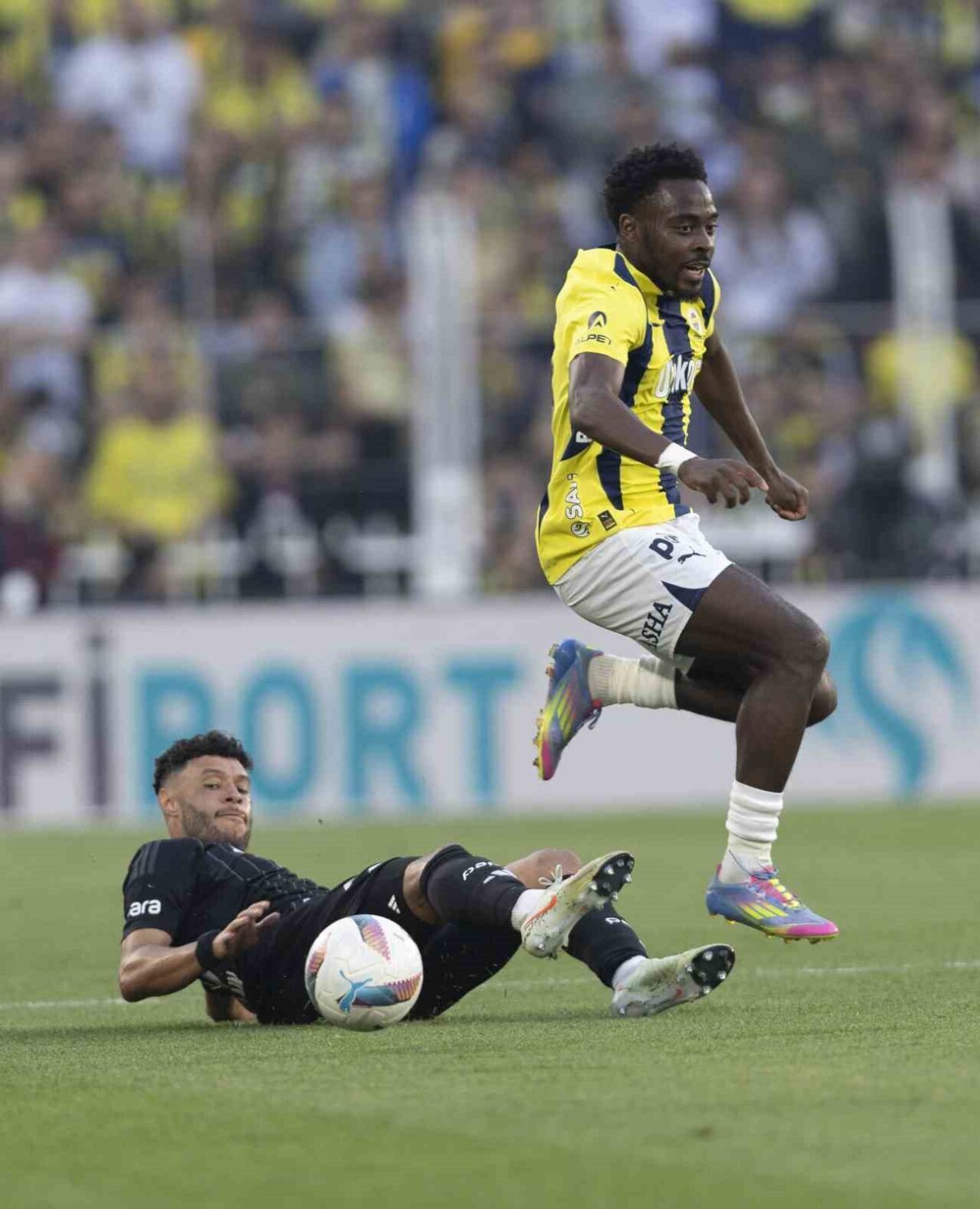 Bright Osayi-Samuel, Birmingham City ile 3 yıllık anlaşma yaparak Fenerbahçe'ye