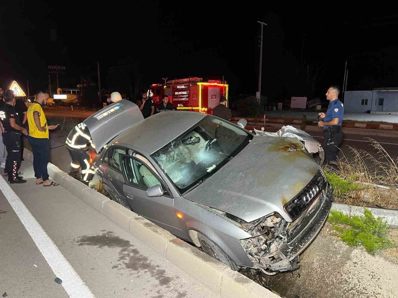 Burdur'un Bucak ilçesinde, Furkan A. yönetimindeki Audi marka otomobil, kontrolden