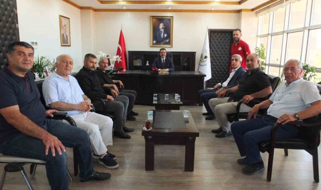 Burhaniye'de göreve başlayan Kaymakam Cumalı Atilla, Elazığlılarla bir araya gelerek,