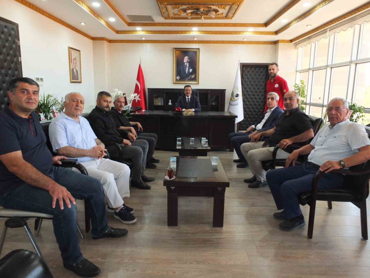 Burhaniye'de göreve başlayan Kaymakam Cumalı Atilla, Elazığlılarla bir araya gelerek,