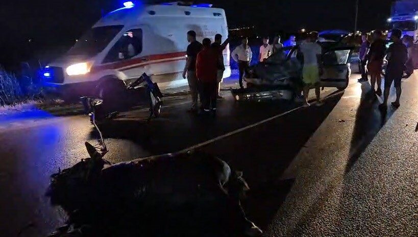 Balıkesir'in Burhaniye ilçesinde, ters yönden gelen at arabasına çarpan 10