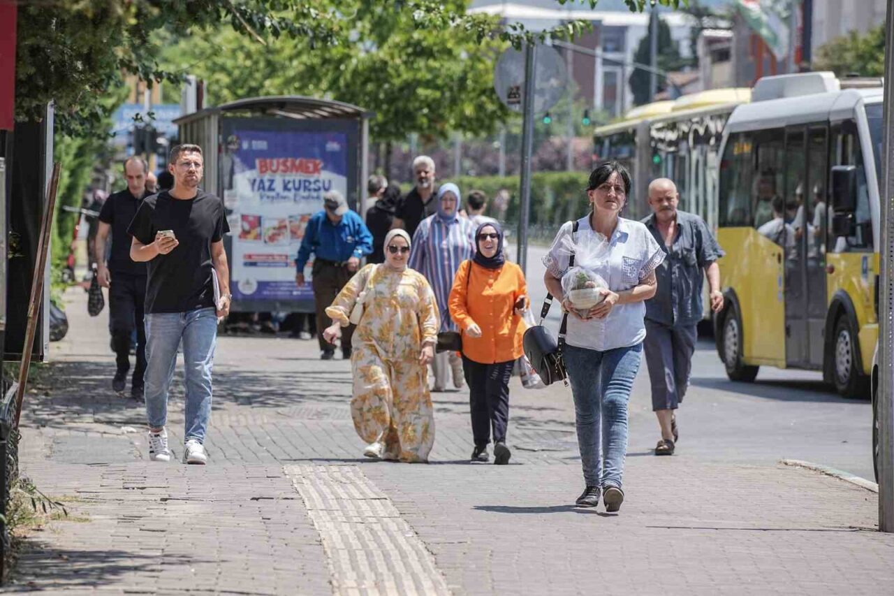 Bursa'nın Gemlik ilçesinde 12.57’de 4.2 büyüklüğünde bir deprem yaşandı. Öncesinde