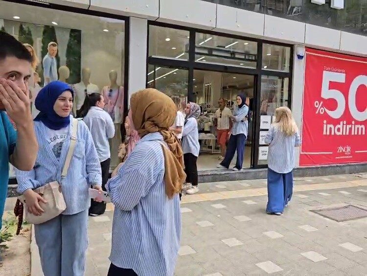 Bursa'nın Gemlik ilçesinde AFAD verilerine göre, 4.2 büyüklüğünde bir deprem