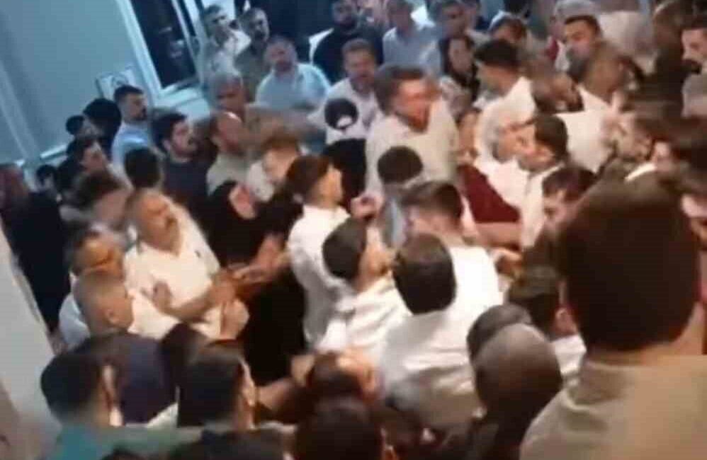 Bursa'nın Yıldırım ilçesinde bir düğün sırasında çocuk meselesi nedeniyle çıkan
