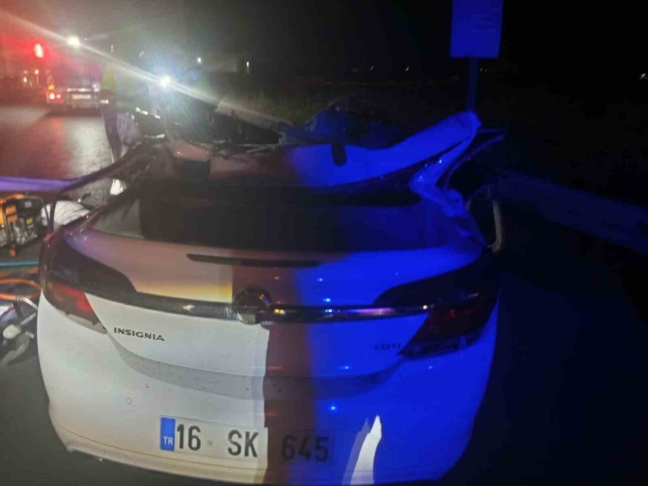 Bursa'nın Karacabey-Mustafakemalpaşa karayolunda meydana gelen kazada, otomobilin tali yoldan ana