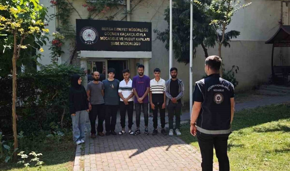 Bursa’da polis, yasa dışı göçmen taşımacılığı yapan A.T.'yi Kestel'de yakaladı.