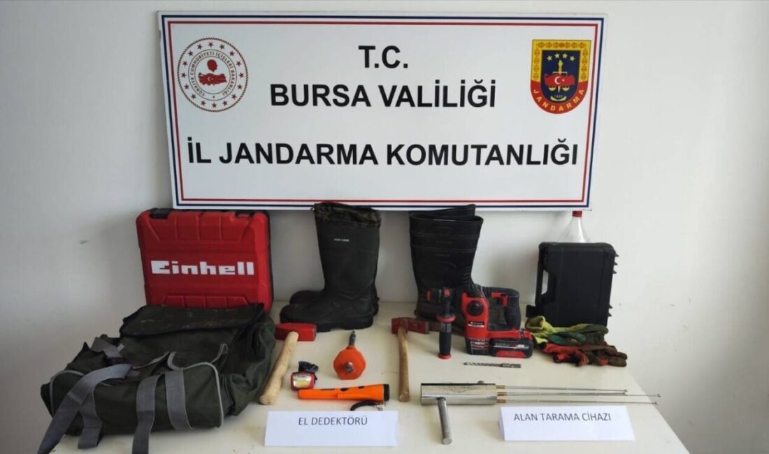 Bursa'nın İnegöl ilçesinde eski kilise alanında kaçak kazı yapan Murat
