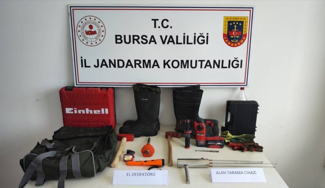 Bursa'nın İnegöl ilçesinde eski kilise alanında kaçak kazı yapan Murat