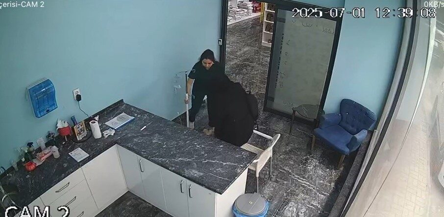 Bursa'daki 3.9 ve 4.2'lik depremlerin ardından Orhangazi'deki bir veteriner kliniğinde