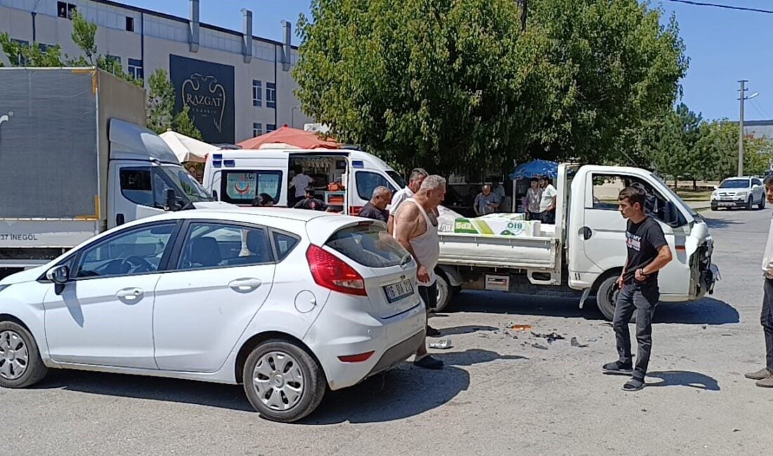Bursa'nın İnegöl ilçesinde kamyonet ile çarpışan otomobilde, sürücü Sümeyye Ö.