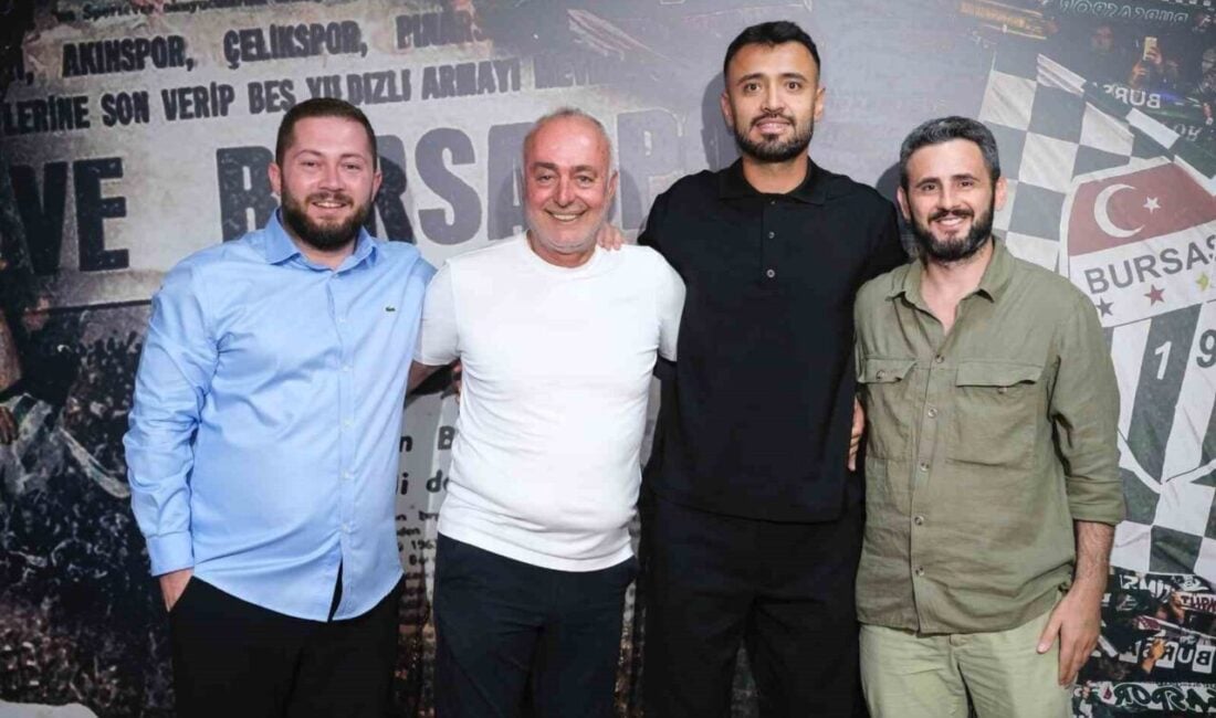 Bursaspor, şampiyonluk yaşayan kadrosunun önemli isimlerinden stoper Mehmet Yiğit ile