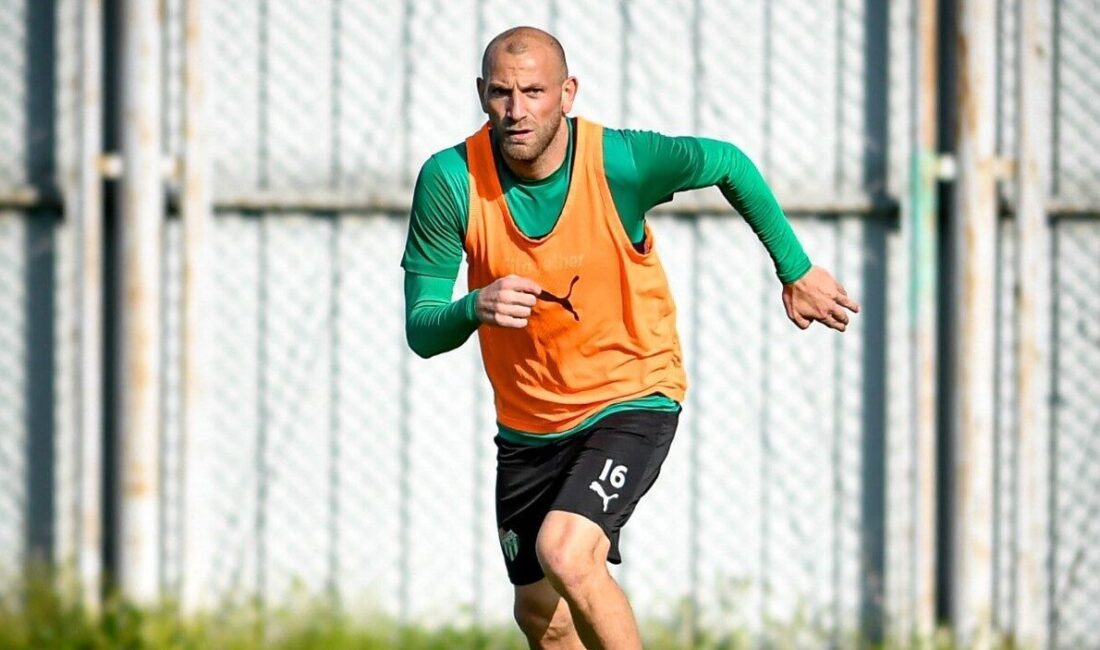 Bursaspor, TFF 2. Lig 2025-2026 sezonu için hazırlıklarını başlatıyor. 11