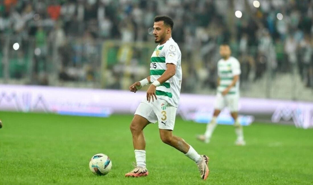 TFF 2. Lig ekiplerinden Bursaspor, futbolcuları Furkan Özyapı ve Abdullah