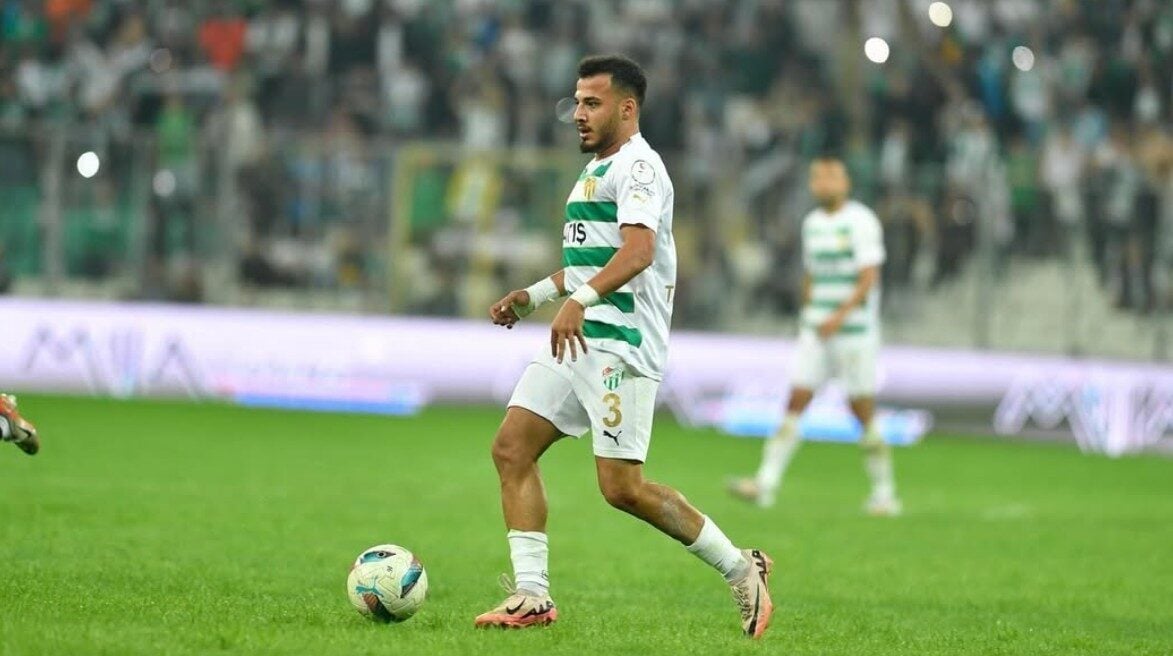 TFF 2. Lig ekiplerinden Bursaspor, futbolcuları Furkan Özyapı ve Abdullah
