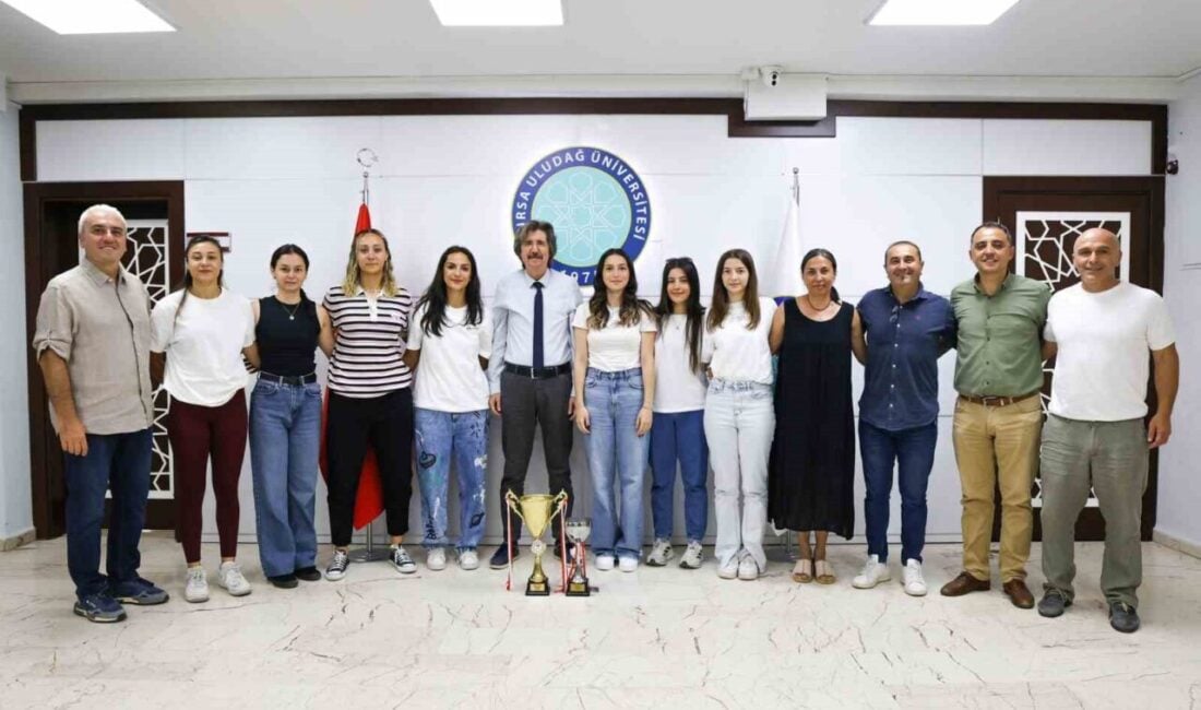 Bursa Uludağ Üniversitesi Kadın Plaj Hentbol Takımı, Muğla Köyceğiz'de düzenlenen