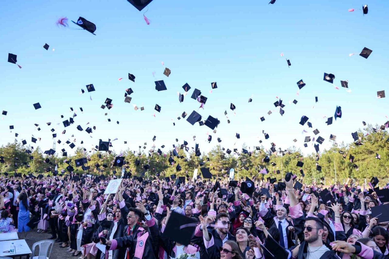 Bursa Uludağ Üniversitesi, 2024-2025 eğitim döneminde yaklaşık 6 bin mezun