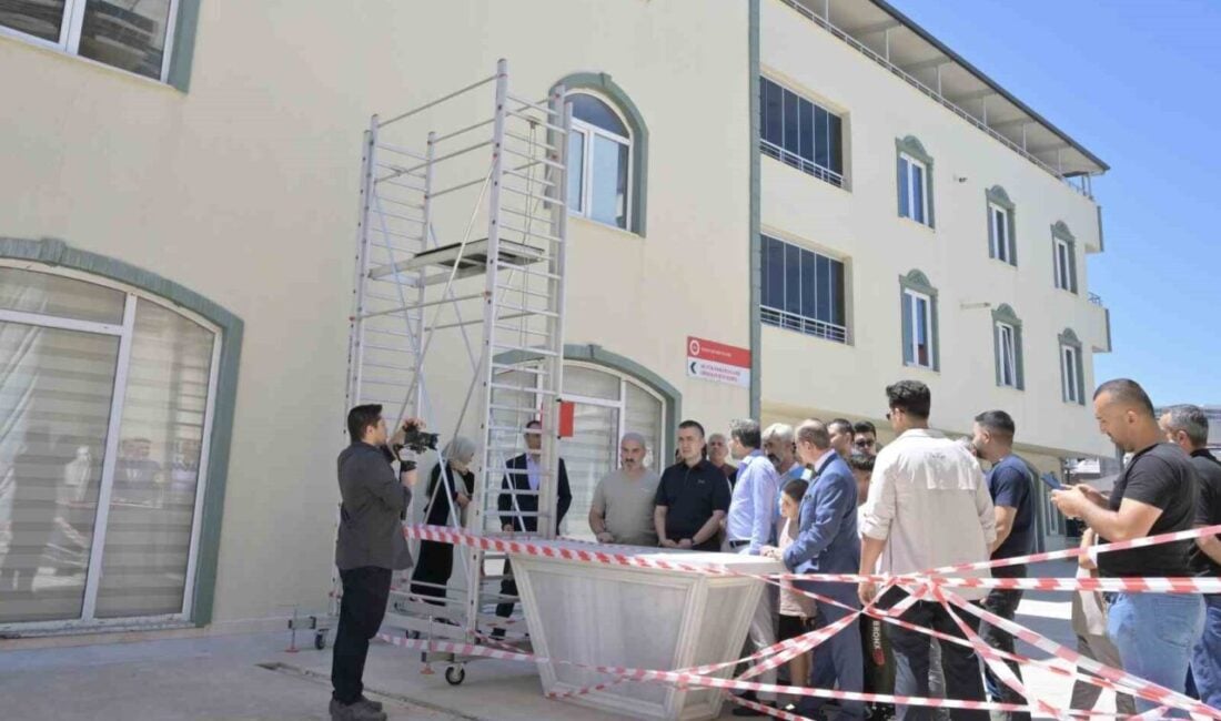 Esenyurt'taki Büyük Osmanlı Camii'nde yıllardır süren su sızıntı sorunları, belediye