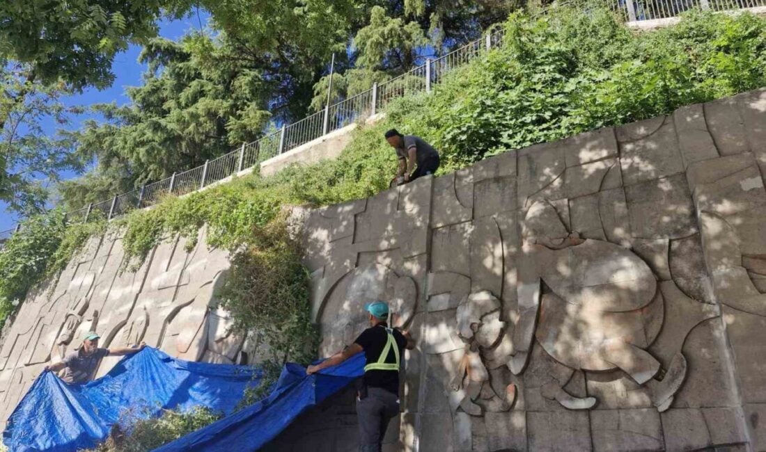 Bursa Büyükşehir Belediyesi, ünlü karikatürist Cemal Nadir Güler’in kayıp büstünü