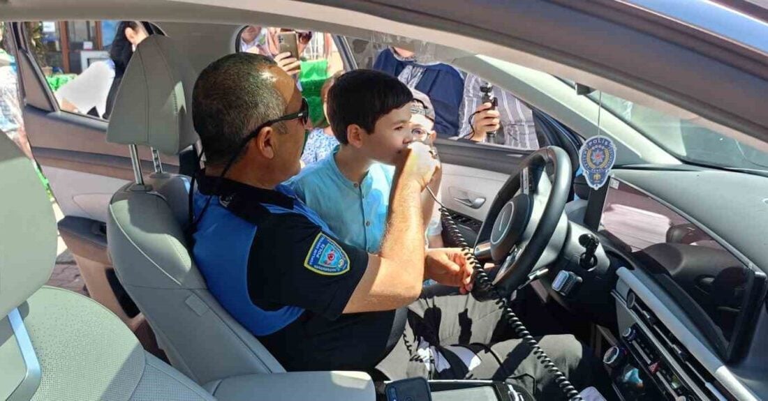Kayseri'de Yüksel Ateş Engelsiz Çocukevi'nin çocukları, Kayseri İl Emniyet Müdürlüğü'nün