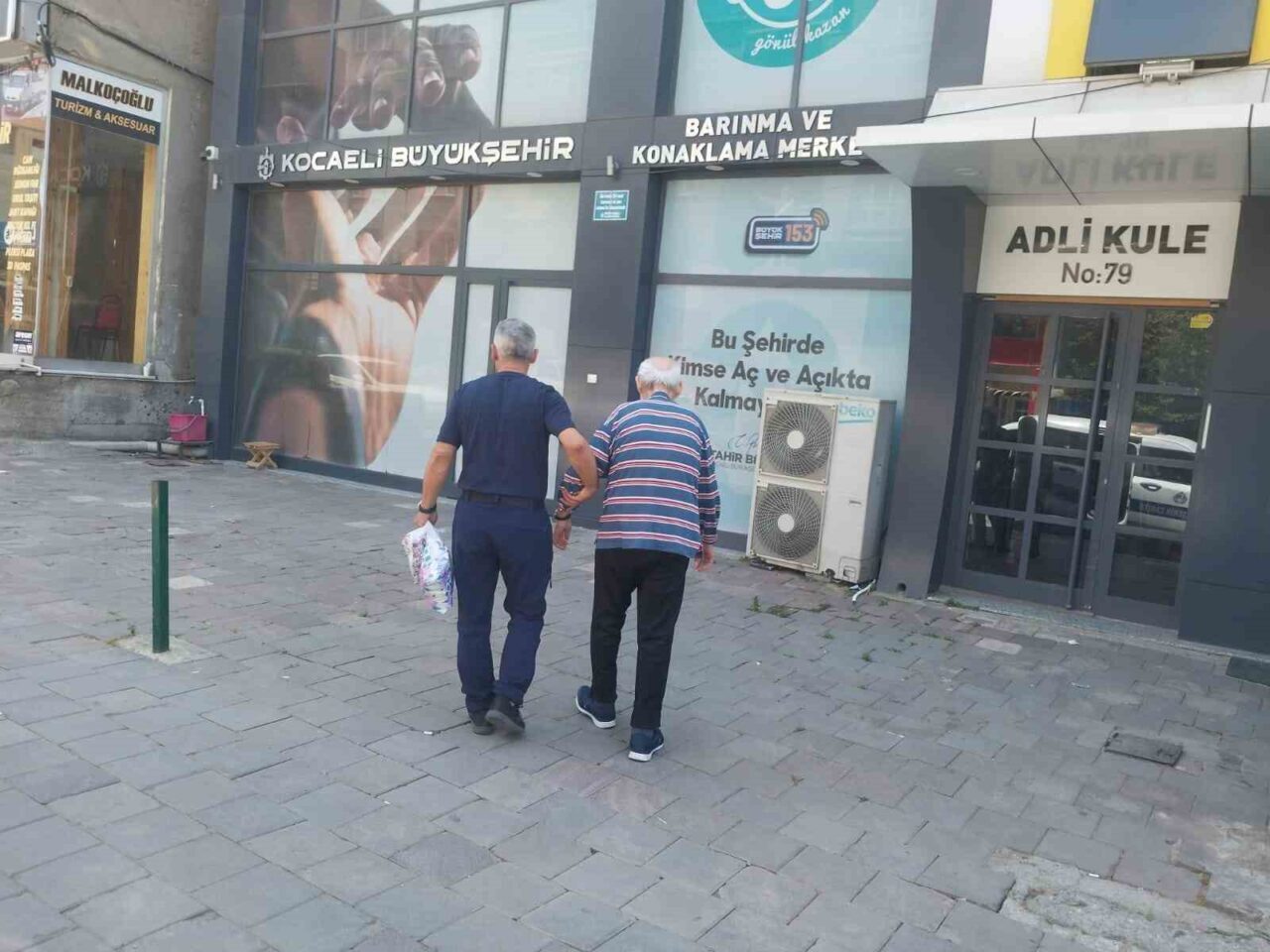 Kocaeli Büyükşehir Belediyesi zabıta ekipleri, Gebze Barınma ve Konaklama Merkezi'nde
