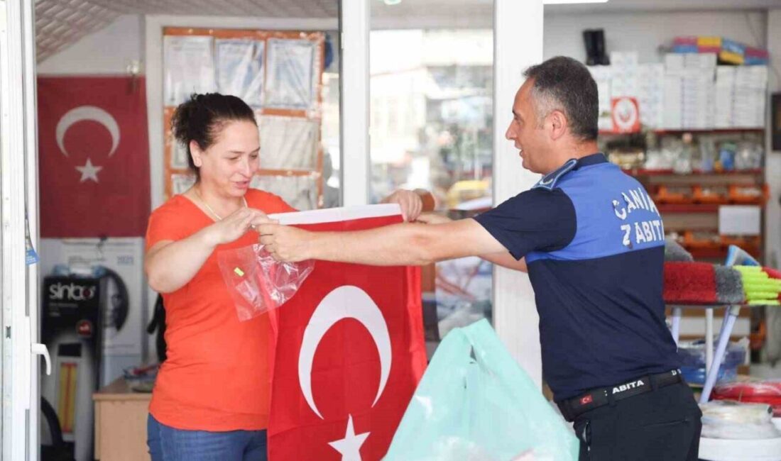 Cumhurbaşkanı Recep Tayyip Erdoğan'ın bayrak çağrısının ardından Canik Belediyesi ilçeyi
