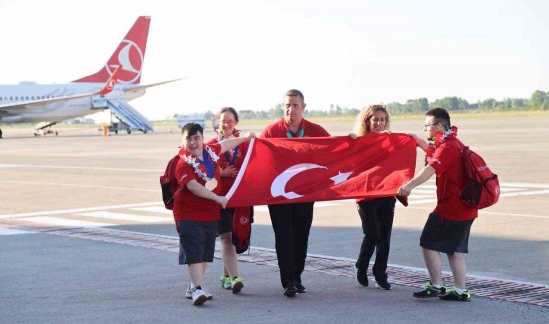 Samsun'un Canik ilçesinden milli takıma seçilen sporcular Ali Topaloğlu, Salihcan