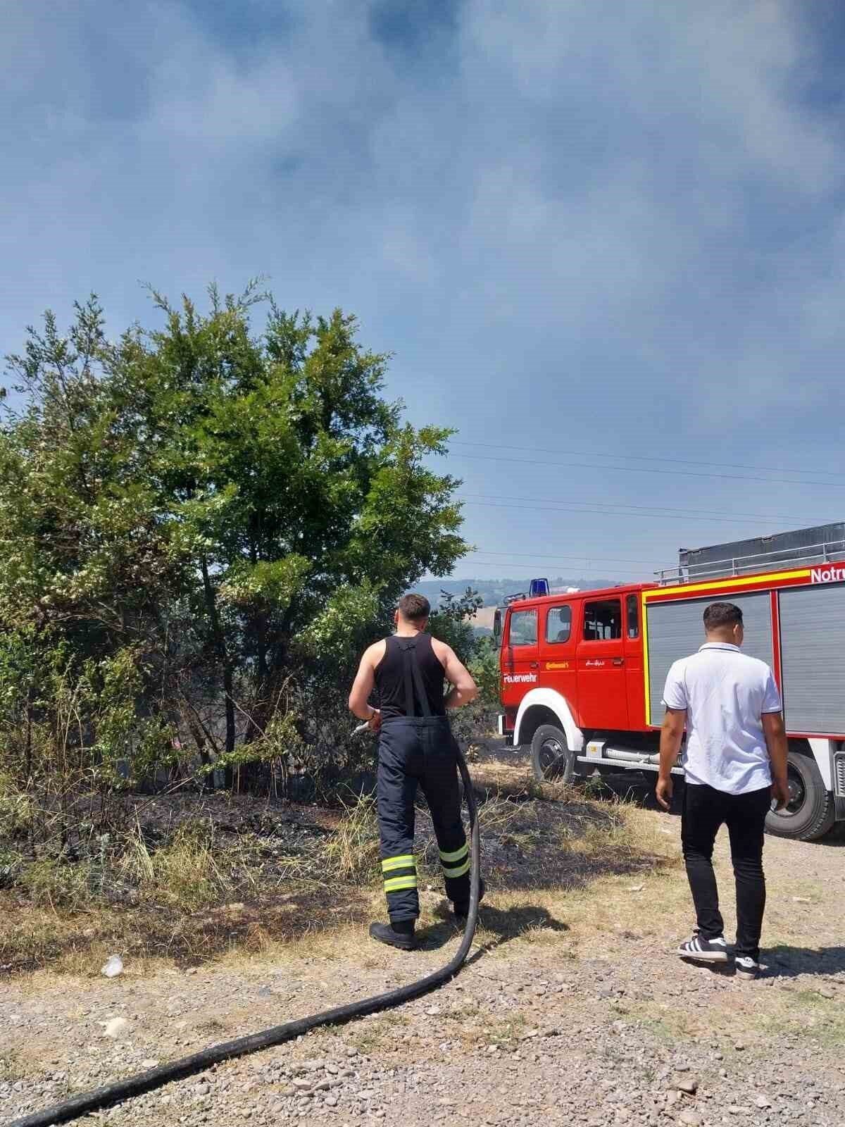 Zonguldak'ın Çaycuma ilçesindeki Dereköseler Köyü'nde çıkan orman yangını paniğe neden