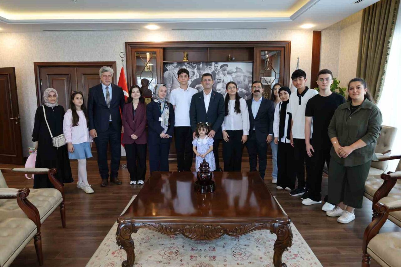 Çekmeköy Belediyesi’nin uyguladığı LGS ders destek projesinde eğitim alan 140