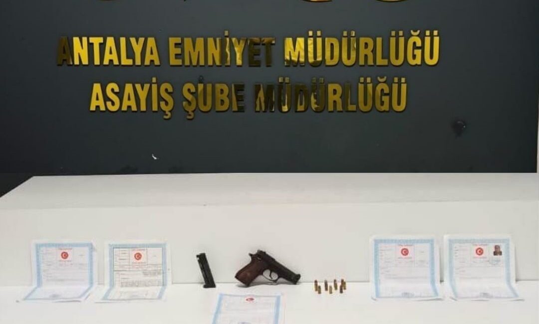 Antalya'nın Aksu ilçesinde bir evden çalınan ruhsatlı silah, tapu belgesi
