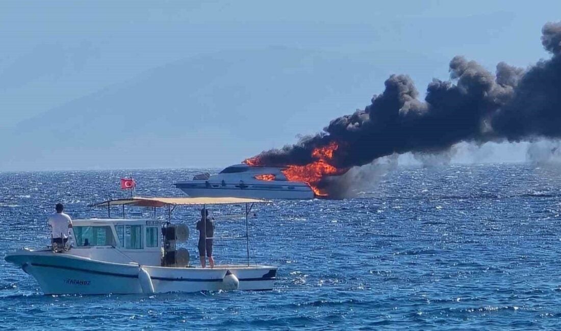 İzmir’in Çeşme ilçesindeki Dalyan Marina’da demirli "Seanymph" adlı tekne, sabah