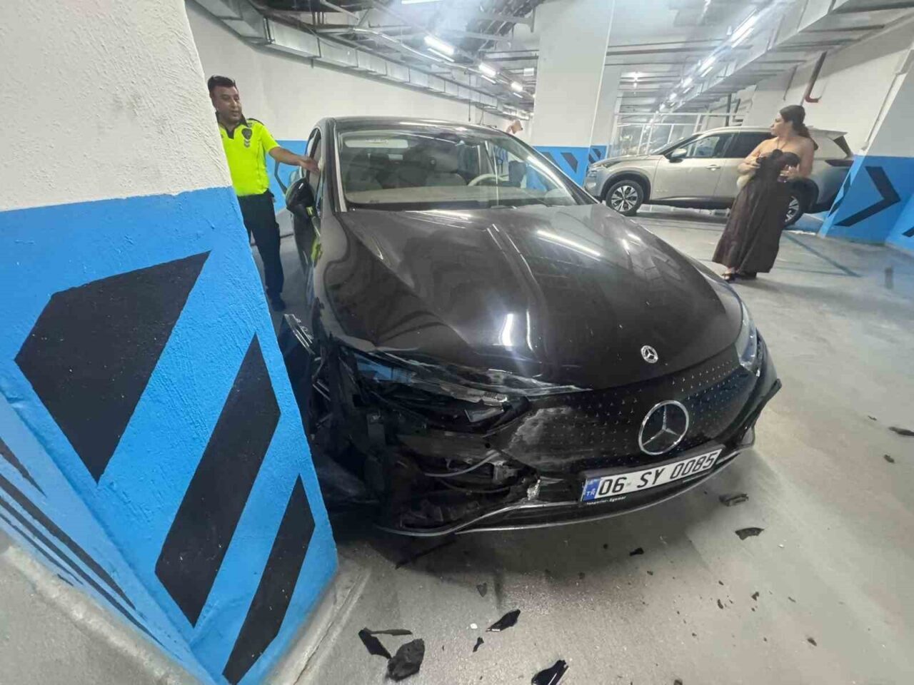 Çeşme'de Swissotel otelinde Selen Yalaz'a ait 7 milyon TL'lik Mercedes,