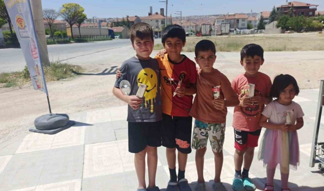 Eskişehir’in Odunpazarı ilçesinde, 30 derecelik sıcak havaya rağmen çevre temizliği