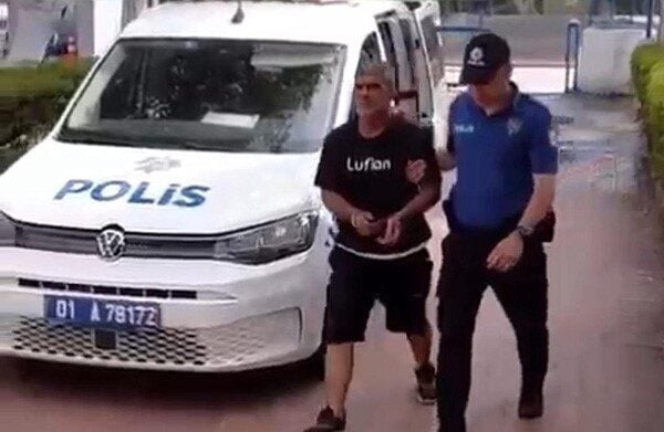 Adana'da devriye görevi yapan polis, 26 yıl hapis cezası bulunan