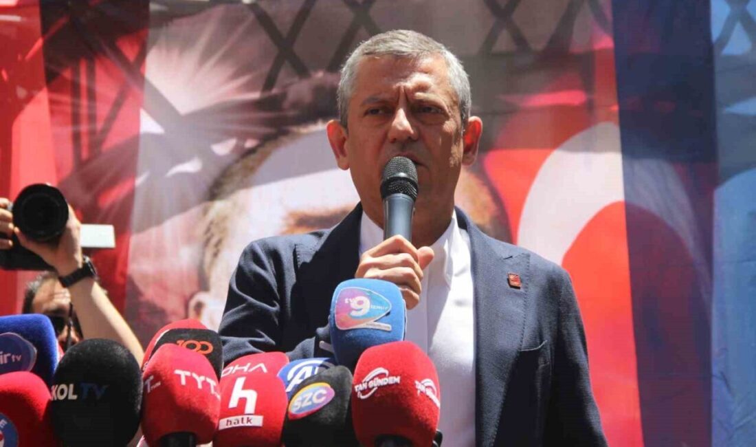 CHP Genel Başkanı Özgür Özel, İzmir’de yaptığı konuşmada, son gözaltılarla