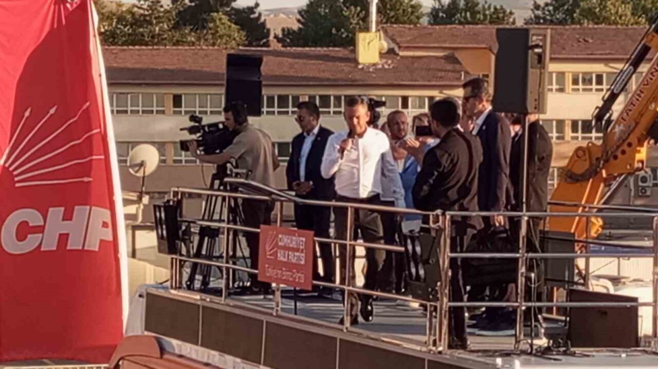 CHP Genel Başkanı Özgür Özel, Malatya'da düzenlenen mitingde 15 Temmuz