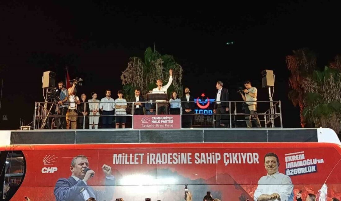 CHP Genel Başkanı Özgür Özel, Uğur Mumcu Meydanı’nda düzenlenen mitingde,