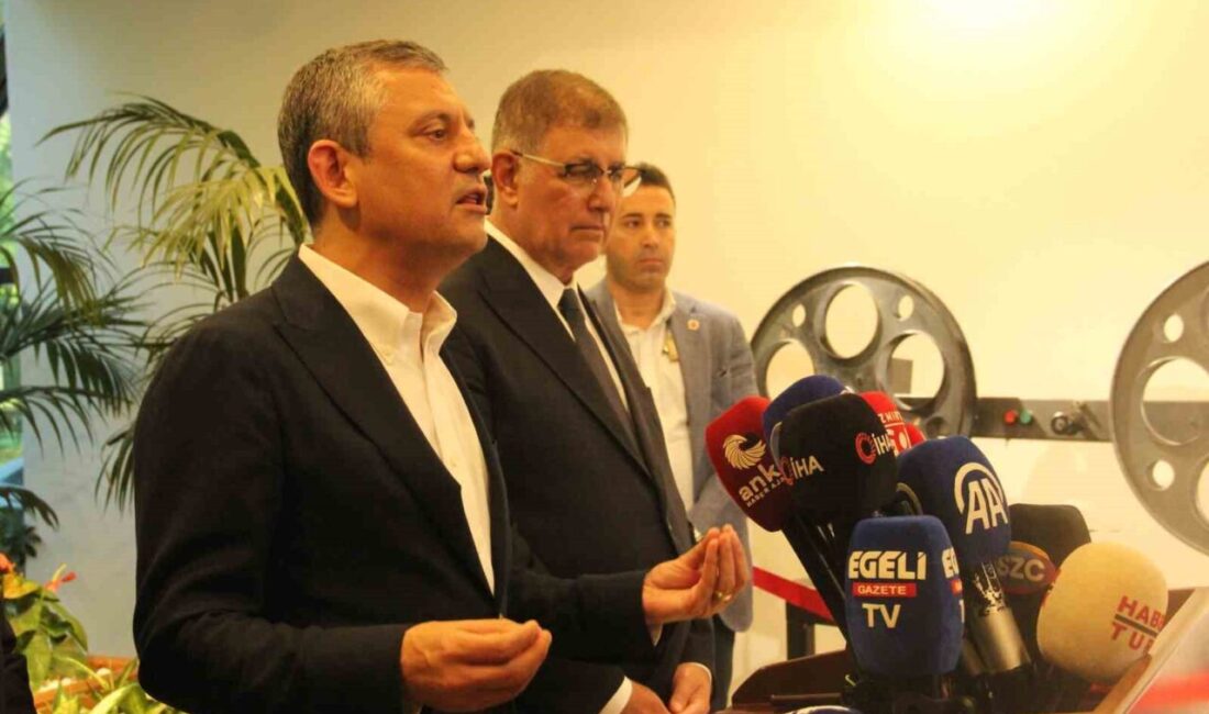 CHP Genel Başkanı Özgür Özel, İzmir Büyükşehir Belediyesi'ndeki gözaltı operasyonlarıyla