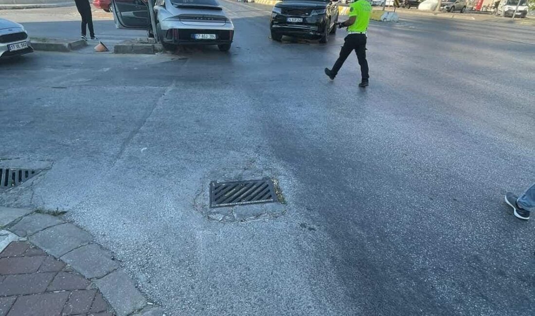 Çanakkale'de CHP İstanbul Milletvekili Gamze Akkuş İlgezdi'nin bulunduğu otomobil, Troya