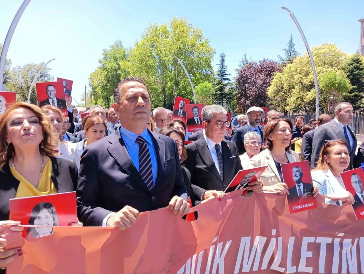 Cumhuriyet Halk Partisi (CHP) Grup Başkanvekilleri Gökhan Günaydın ve Ali