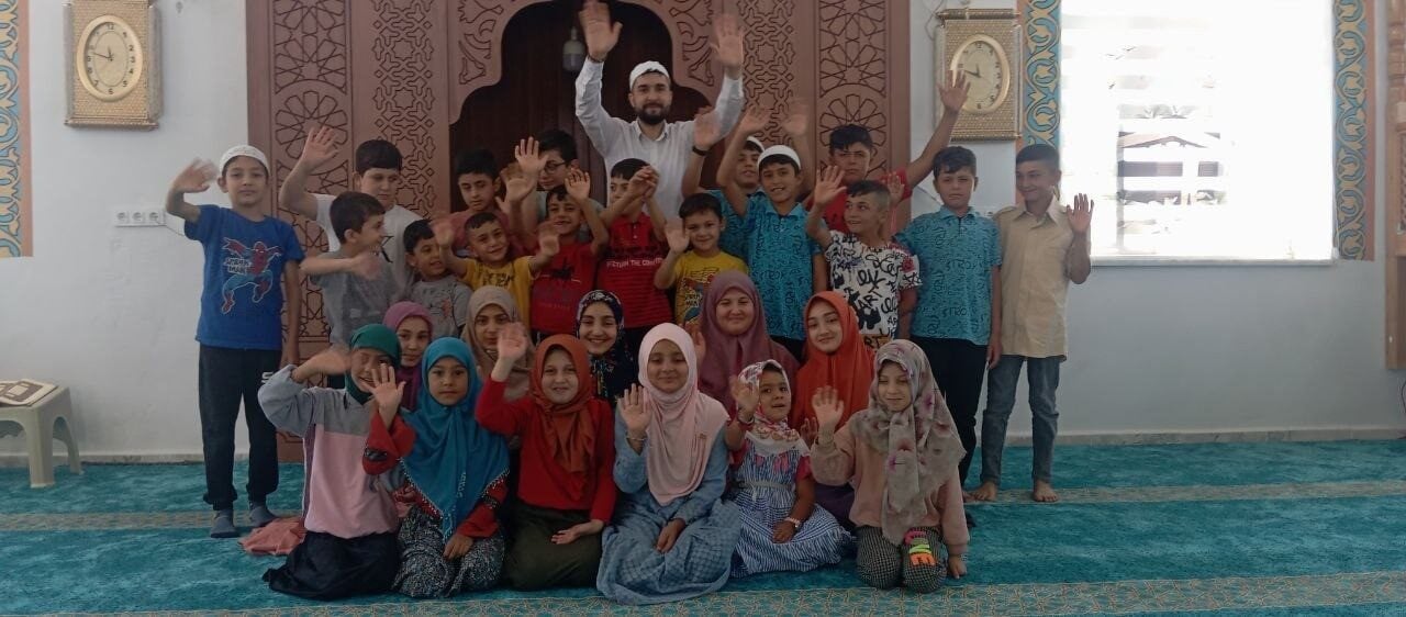 Kilis'in Musabeyli ilçesinde çocuklar, tarım ve hayvancılıkla geçimlerini sağlarken yaz