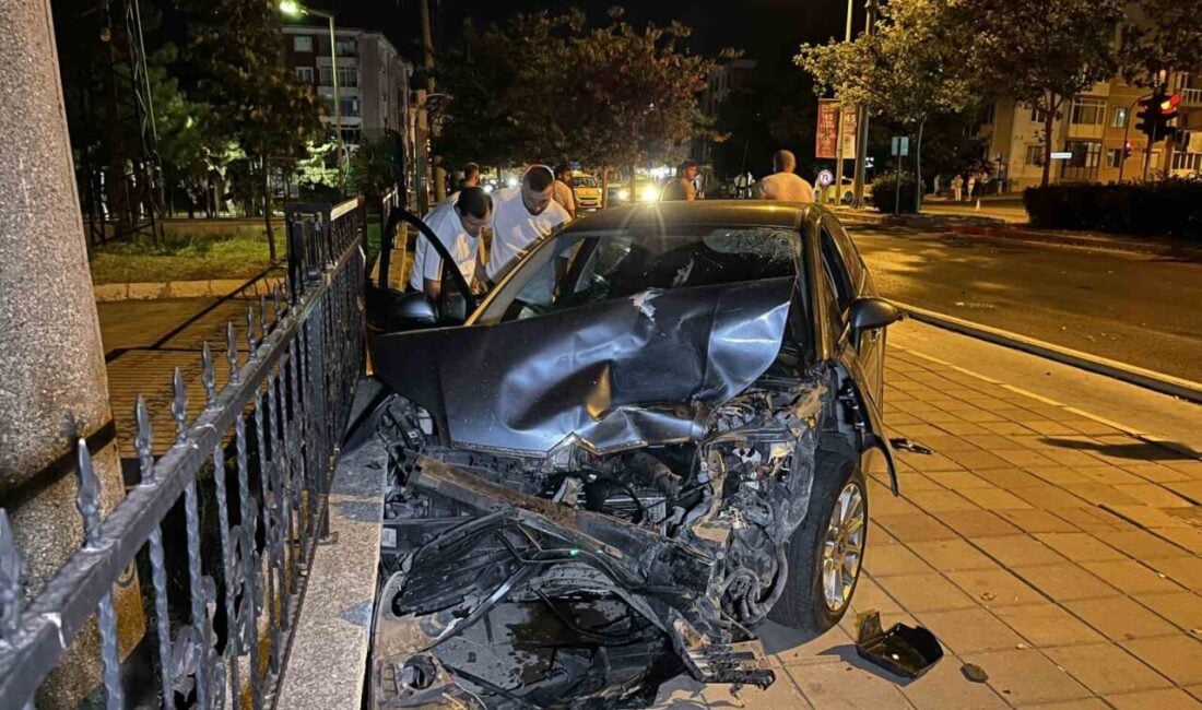 Tekirdağ'ın Çorlu ilçesinde, Y.M. (41) yönetimindeki otomobil, O.A. idaresindeki ticari