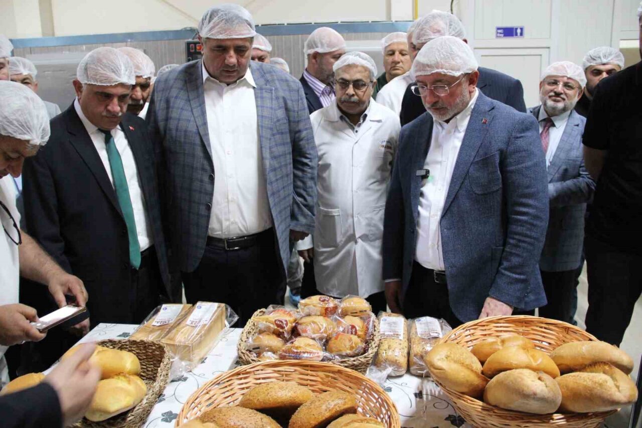 Çorum Belediyesi, Halk Ekmek Fabrikası'ndaki yeni üretim hattıyla günlük ekmek